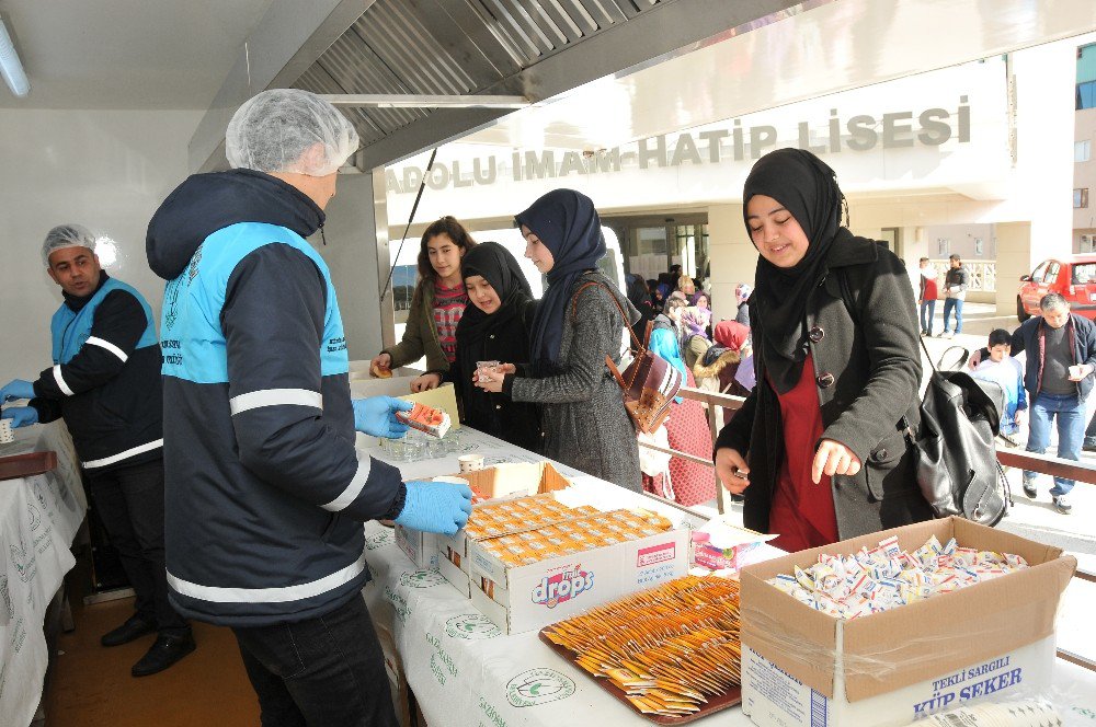 Gaziosmanpaşa Belediyesi’nden Sınav Öncesi Öğrencilere Kahvaltı İkramı