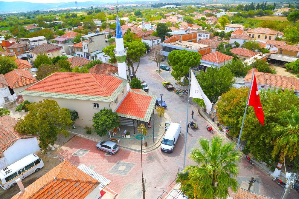 Yeni Meydanlar Torbalı’nın Çehresini Değiştirdi