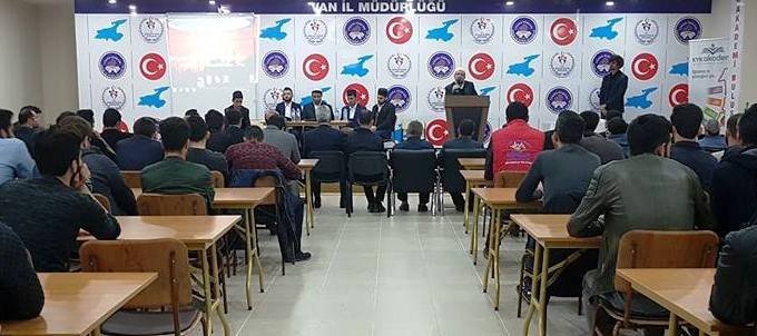 Erciş’te Öğrenciler Kandil Programı Düzenlendi