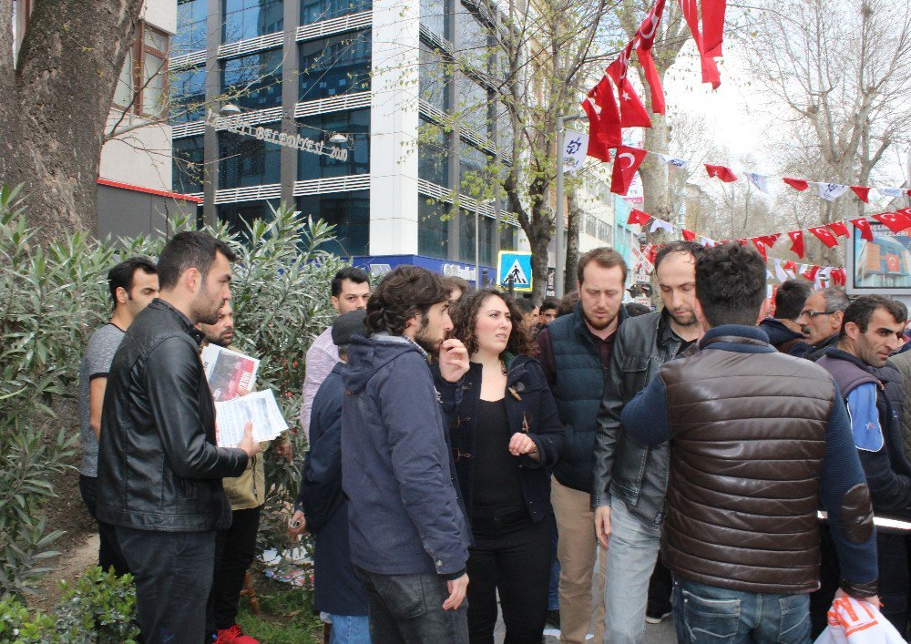 İzinsiz ’Hayır’ Standına Polis Müdahalesi: 2 Gözaltı