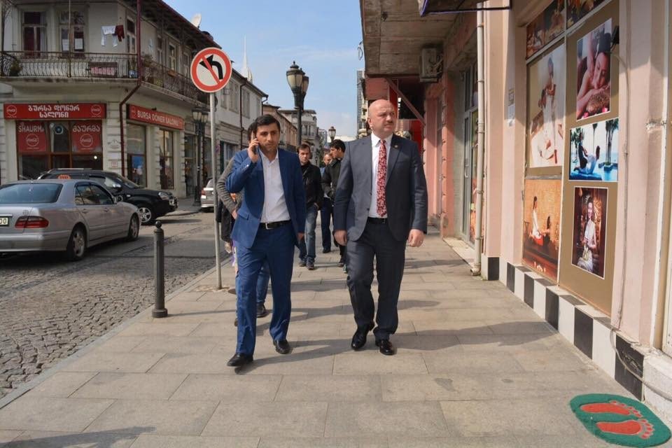 Ak Parti’li Vekil Gürcistan’da ‘Evet’ Turuna Çıktı