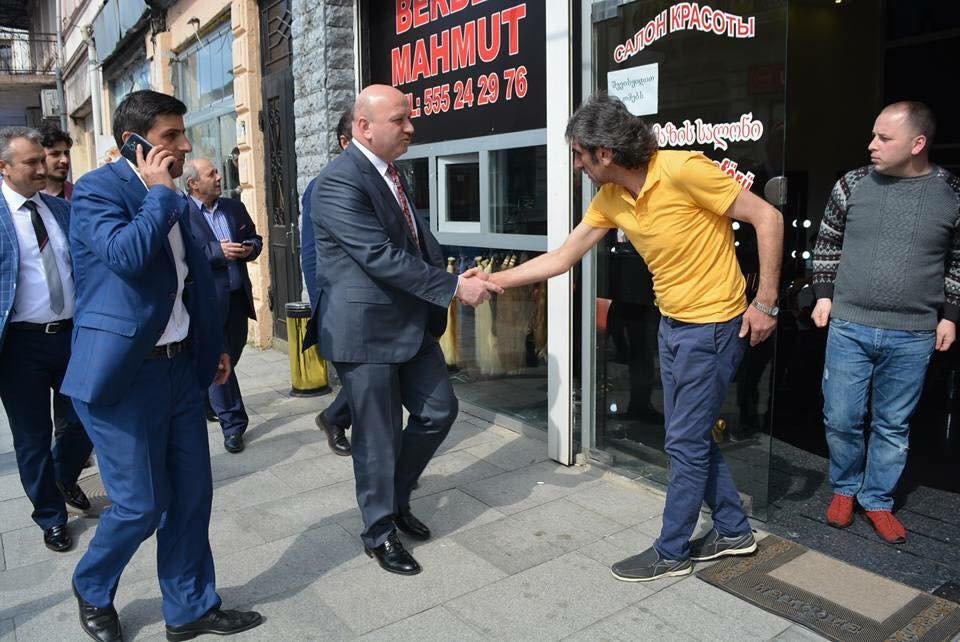 Ak Parti’li Vekil Gürcistan’da ‘Evet’ Turuna Çıktı