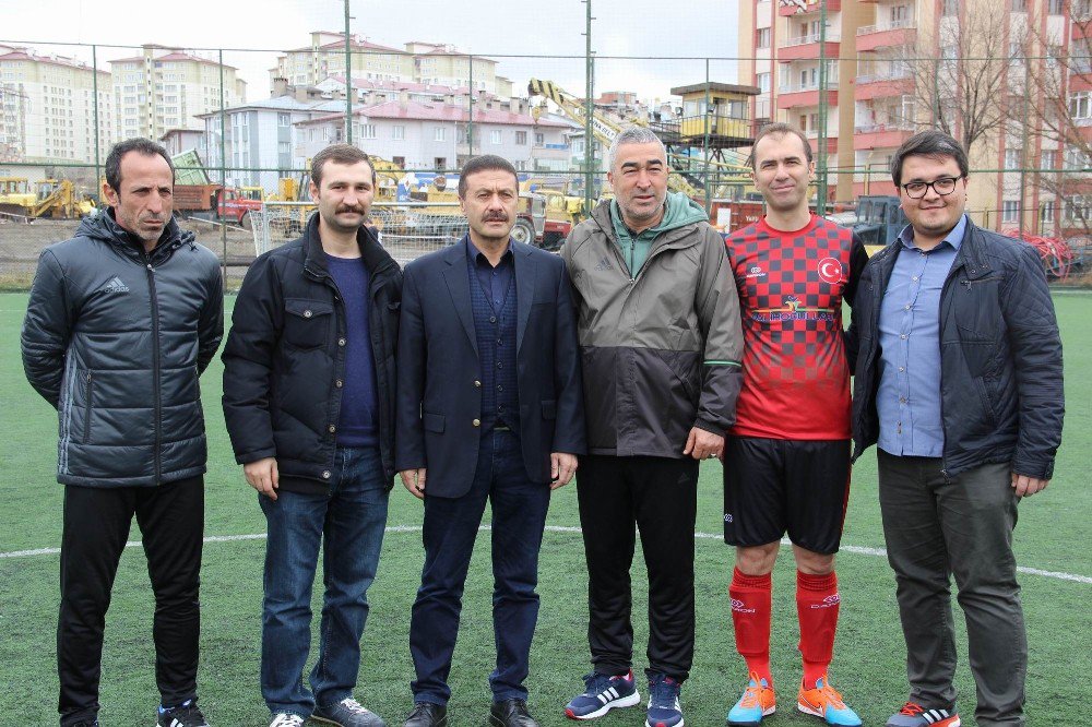 Sivas’ta Şehit Savcı Mehmet Kiraz Anısına Futbol Turnuvası