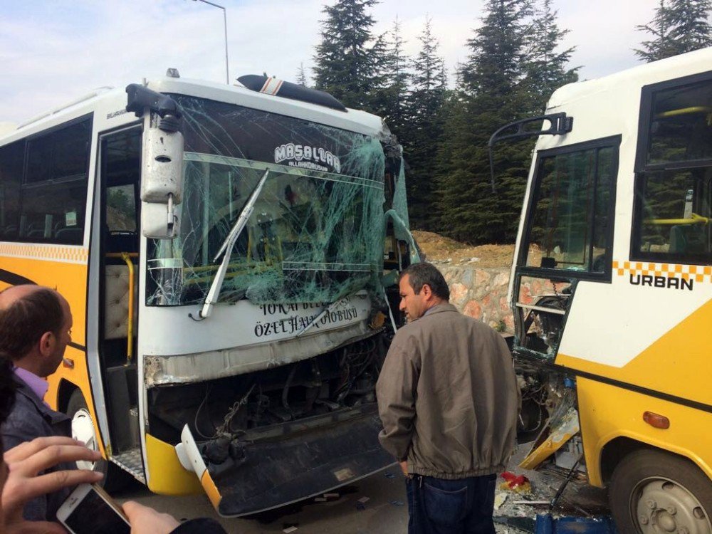 Tokat’ta Öğrenci Taşıyan Halk Midibüsleri Çarpıştı: 25 Yaralı