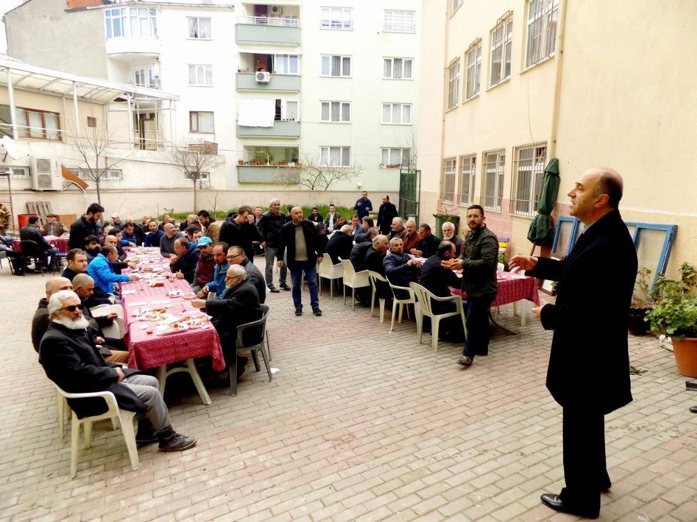 Ak Parti Mudanya İlçe Başkanı Kaya Esnaf Ve Vatandaşla Bir Araya Geldi