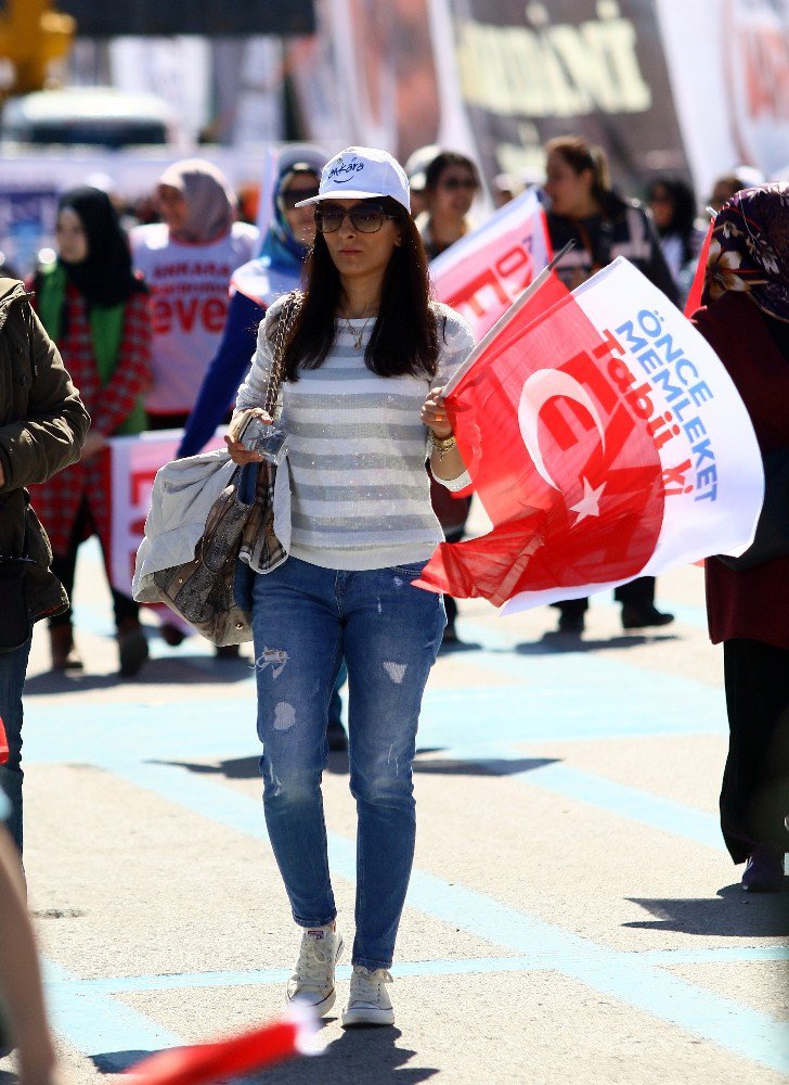 Cumhurbaşkanı Erdoğan Ve Başbakan Yıldırım’ın Katılacağı Törene Binlerce İnsan Akın Ediyor