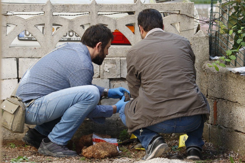 Antalya’da Apartman Bahçesinde 2 Adet El Bombası Bulundu