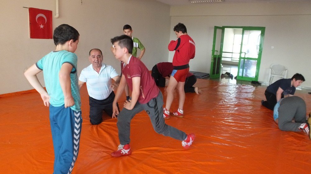 Burhaniyeli Gençler Ata Sporuna Yoğun İlgi Gösterdi