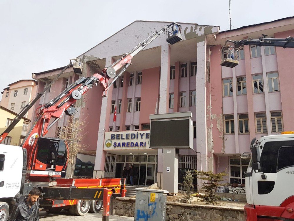 Hakkari Belesiyesi Hizmet Binası Dış Cephe Onarımı Başladı