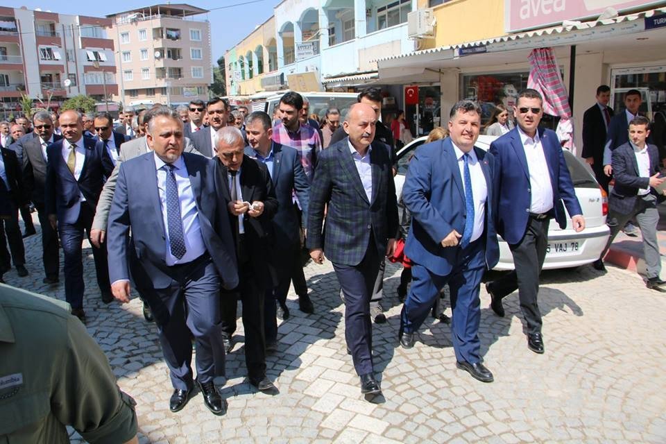 Bakan Müezzinoğlu’ndan Kınık Ziyareti