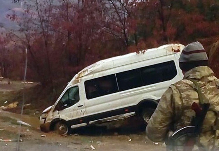 Elazığ’da Korucuları Taşıyan Minibüs Kaza Yaptı: 8 Yaralı