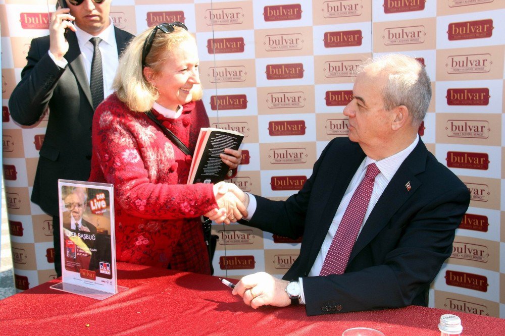 İlker Başbuğ, Kitap Tanıtımı İçin Samsun’a Geldi