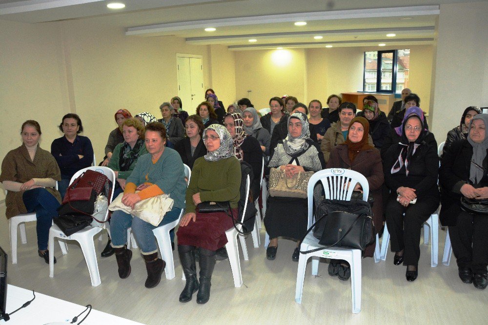 İzmek Kursiyerlerine Girişimcilikte Önce Kadın Eğitimi