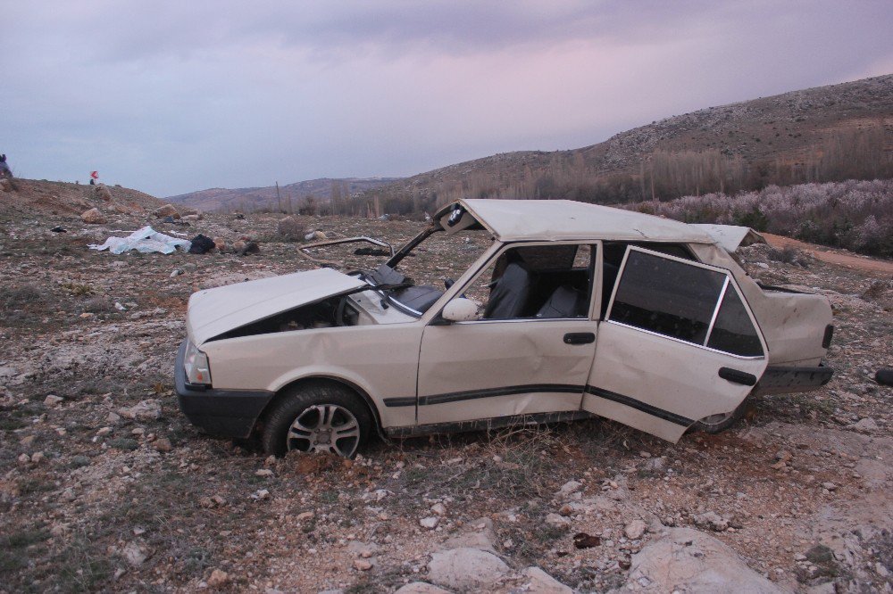 Karaman’da Otomobil Şarampole Devrildi: 1 Ölü, 1 Yaralı