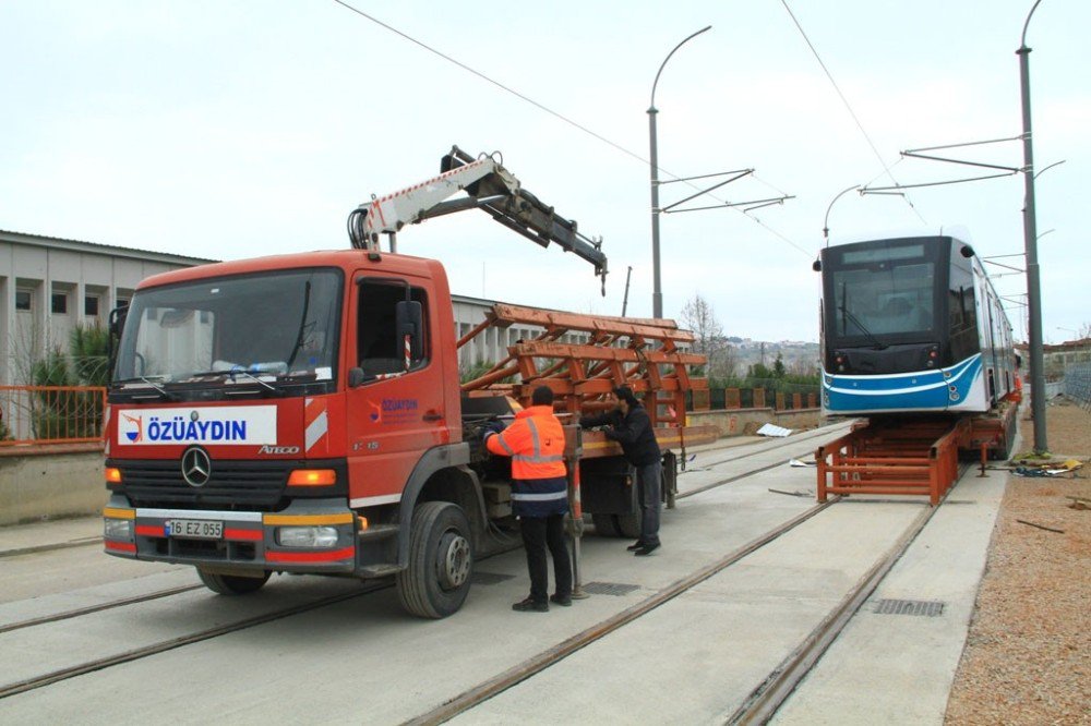 Kocaeli’de Dördüncü Tramvay Raylara İndirildi