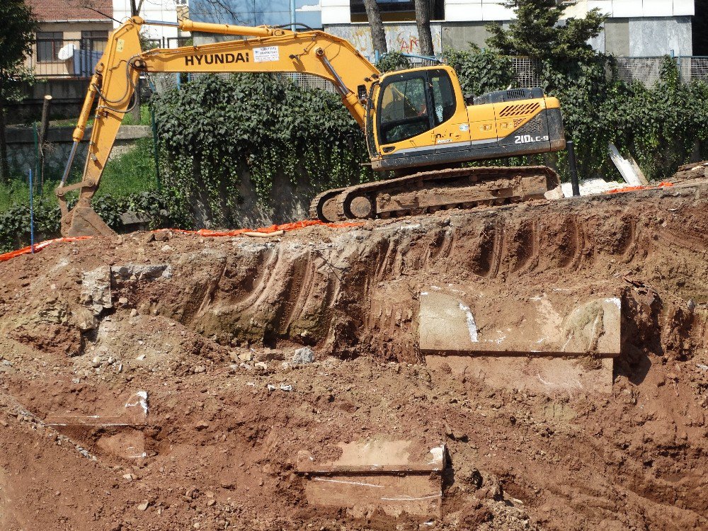 İnşaat Kazısında Roma Dönemine Ait 3 Mezar Bulundu