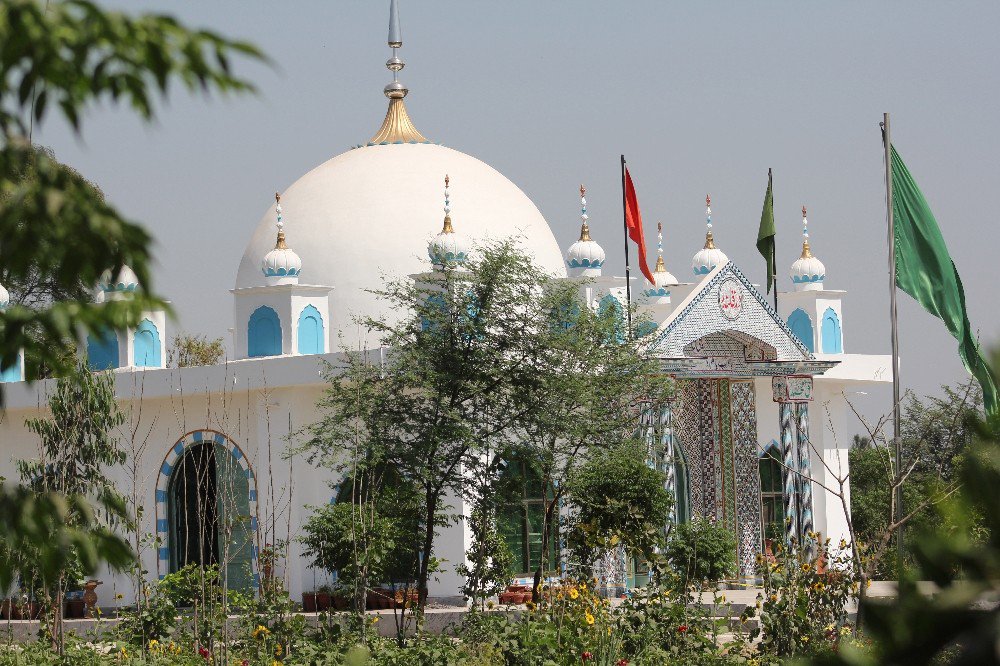 Pakistan’da Bir Türbe Görevlisi 20 Kişiyi Bıçaklayarak Öldürdü