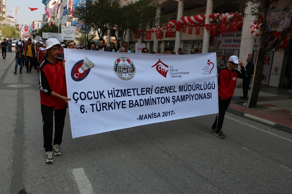 İlk Mesir Badmintoncu Çocuklara Saçıldı