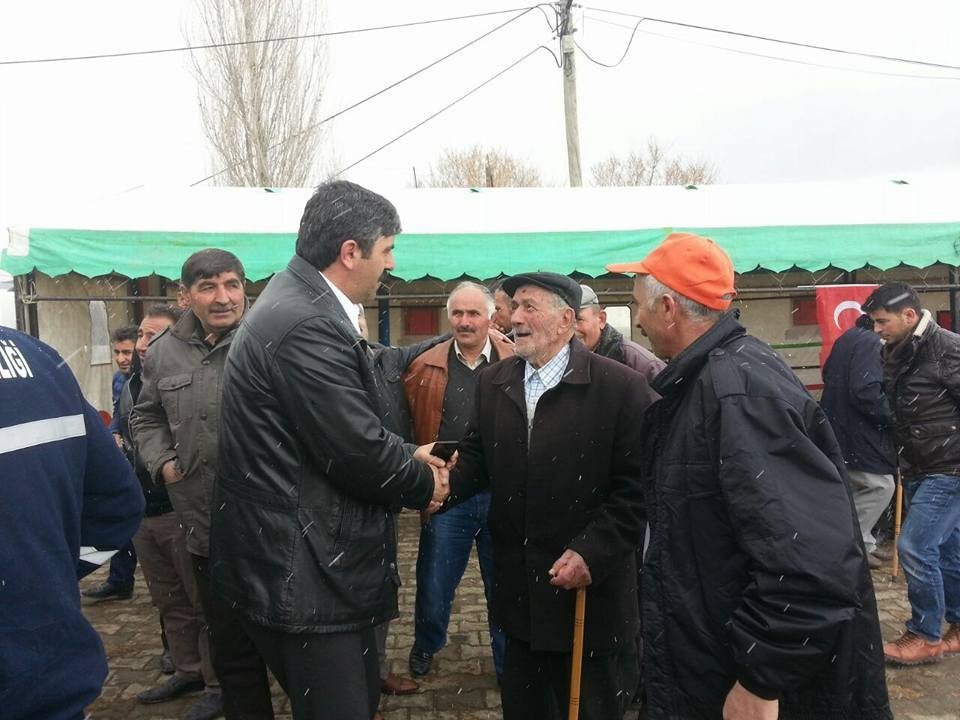 Ak Parti Ardahan İl Teşkilatı Üyeleri Köyleri Gezip ’Evet’ İçin Destek İstedi