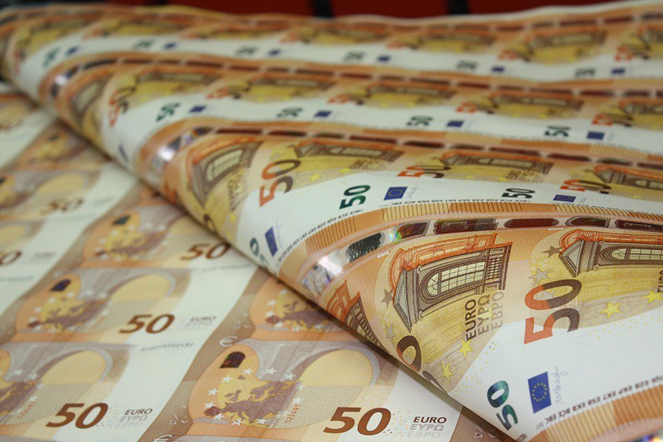 Yeni 50 Euro’luk Banknotlar Yarın Piyasada