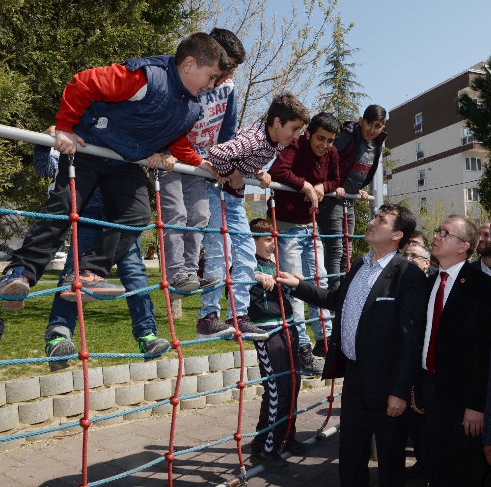 Emek Parklarla Nefes Alıyor