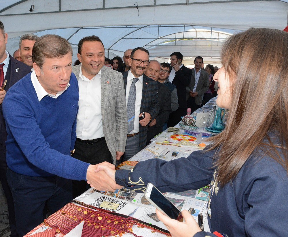 Ak Parti’li İnceöz Ve Eski Milli Futbolcu Tanju Çolak "Evet" İçin Destek İstedi