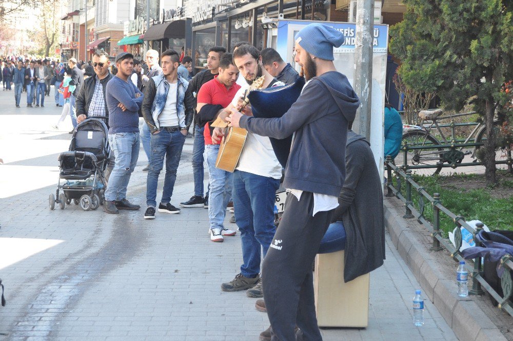 Eskişehir Sokaklarında Tutum Sesleri