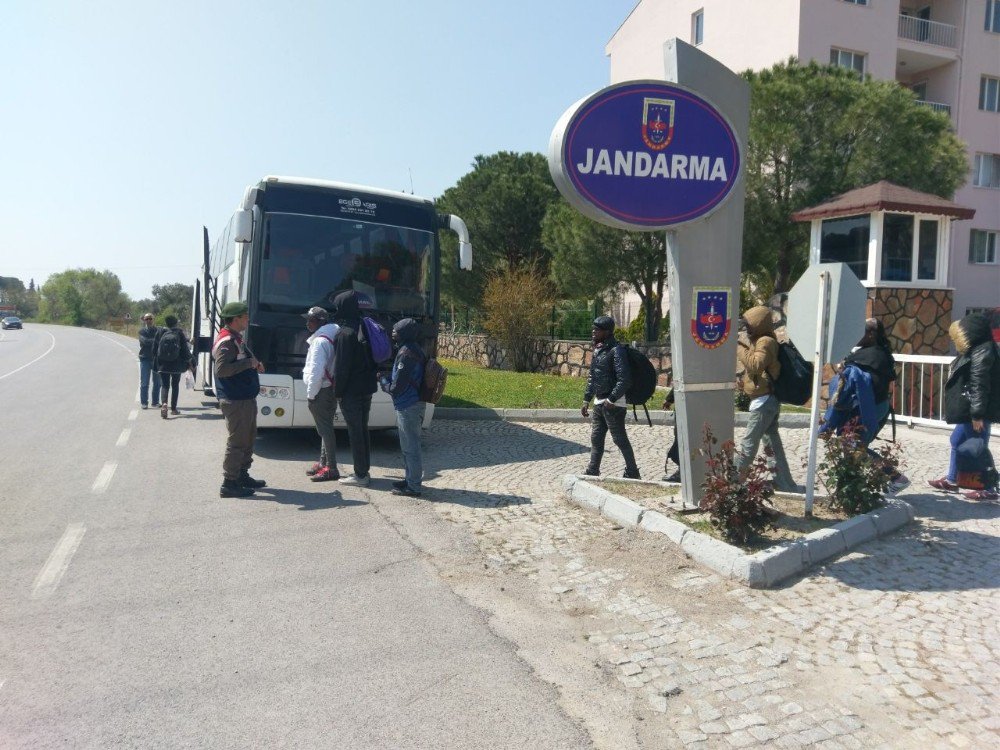 İzmir’de 58 Göçmen Yakalandı