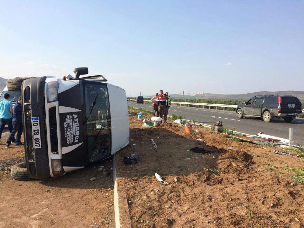 Manisa’da Tarım İşçilerini Taşıyan Minibüs Devrildi: 17 Yaralı