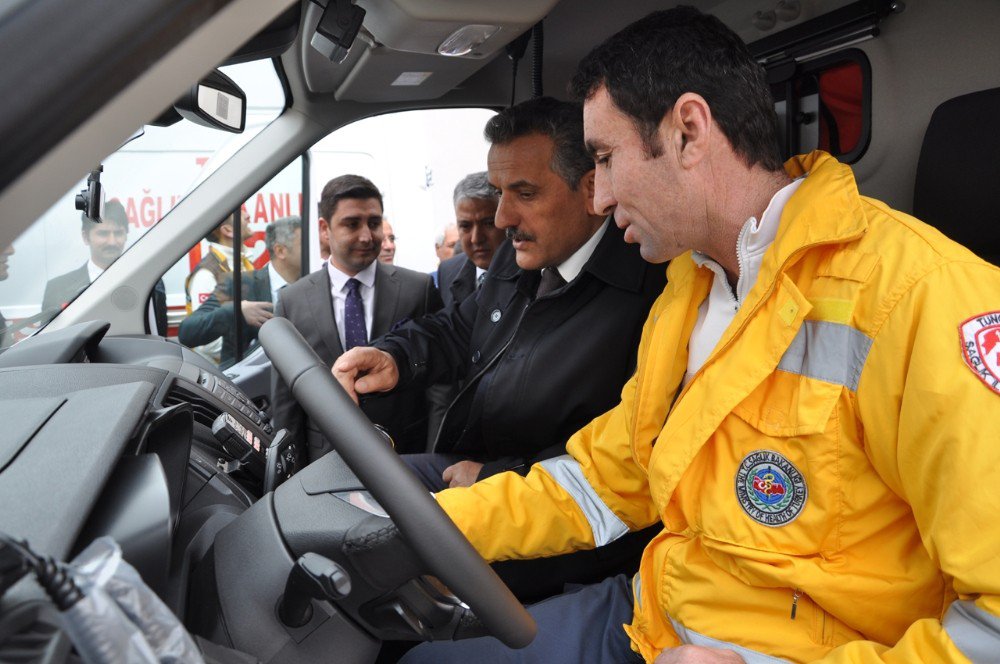 Tunceli’ye 3 Yeni Ambulans