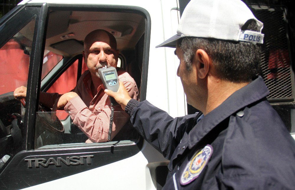 Öğrenci Servis Sürücülerine Alkol Uygulaması