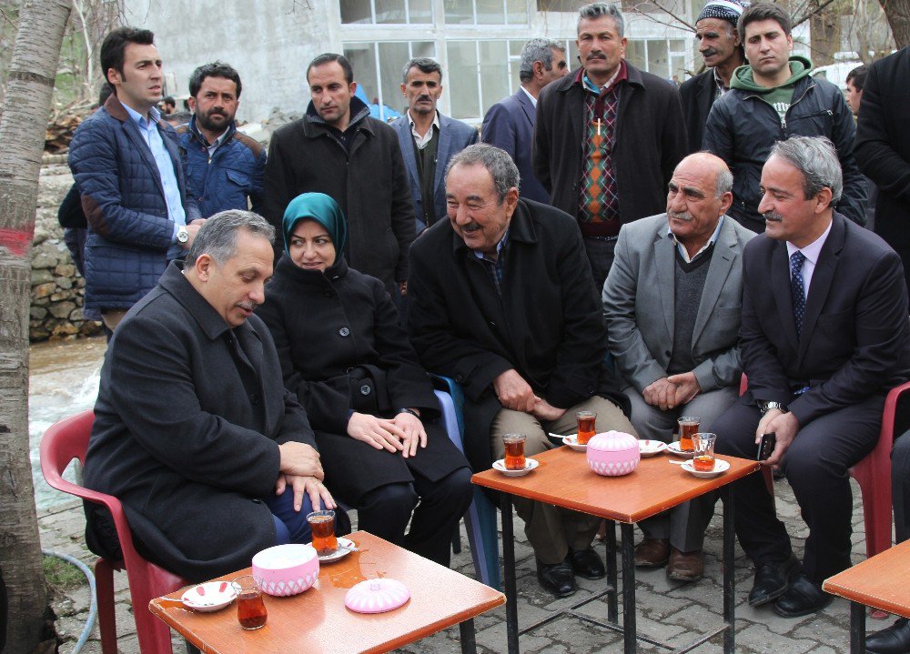 Van Büyükşehir Belediyesi Yöneticilerinden Bahçesaray’a Ziyaret