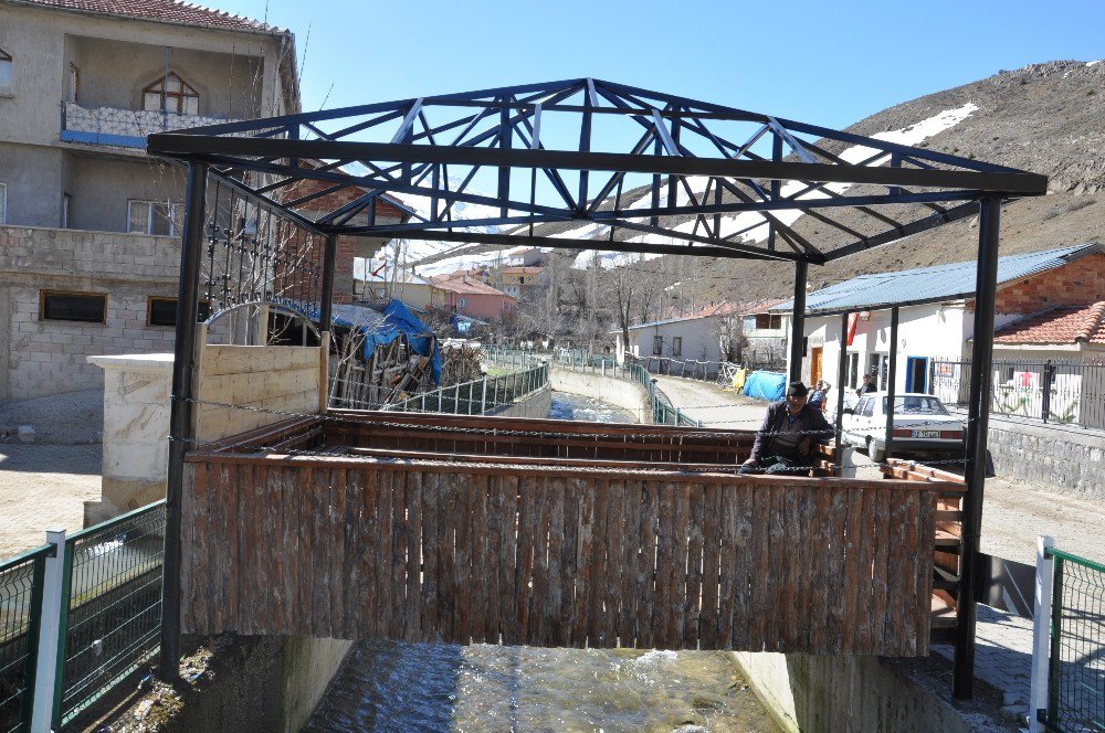 Develi Köylerinde Taziye Yeri Yapım Çalışmaları Devam Ediyor