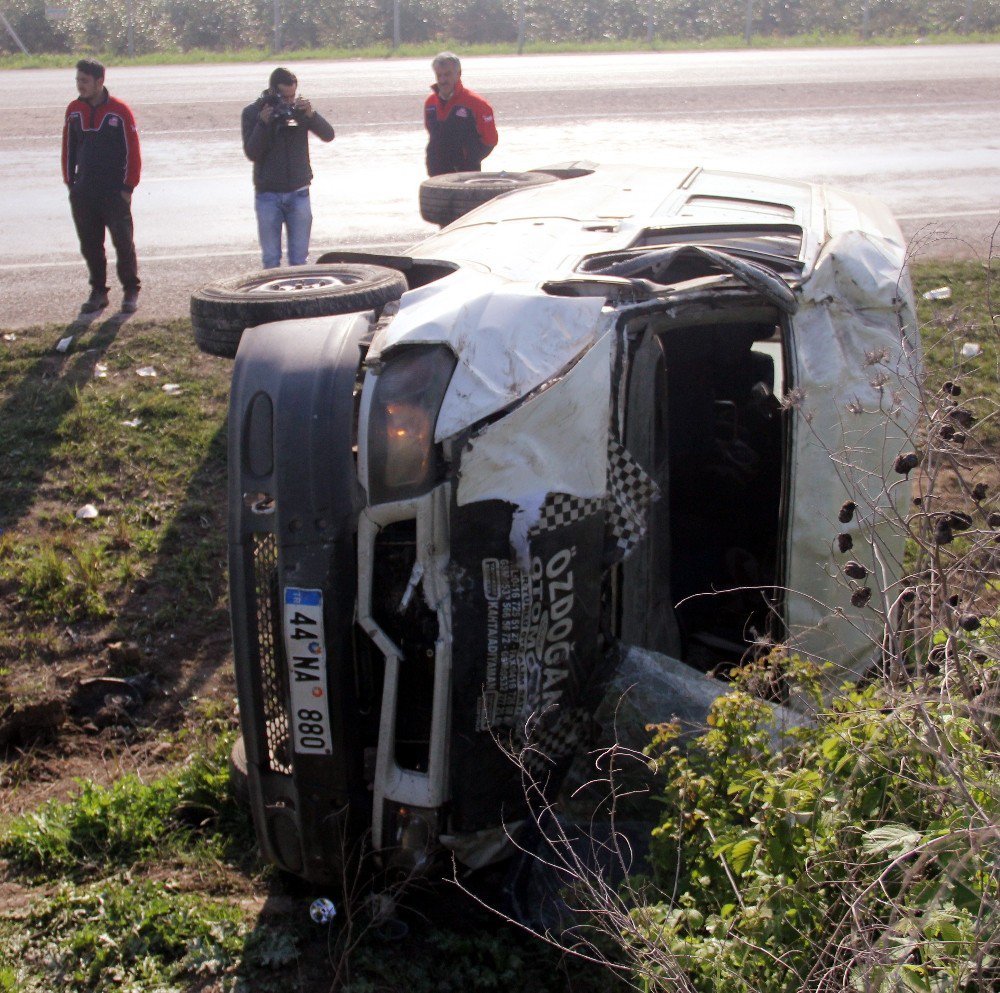 Takla Atan Minibüste Baba Ve Oğlun Burnu Bile Kanamadı