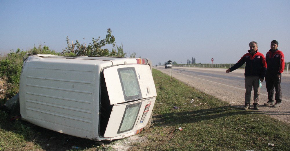 Takla Atan Minibüste Baba Ve Oğlun Burnu Bile Kanamadı