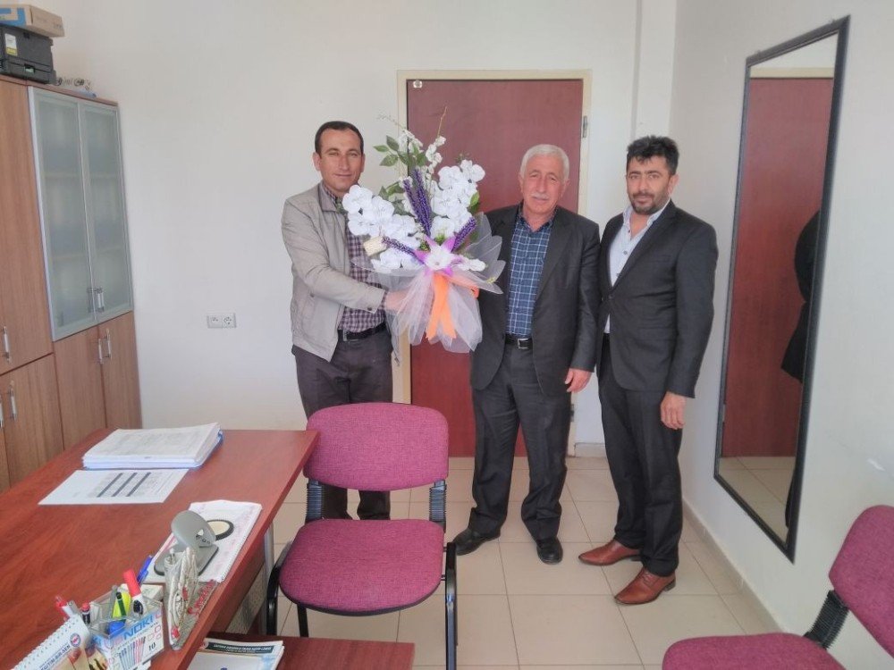 Akyad’tan 60 Öğrenciye Çalışma Masası Ve Sandalye