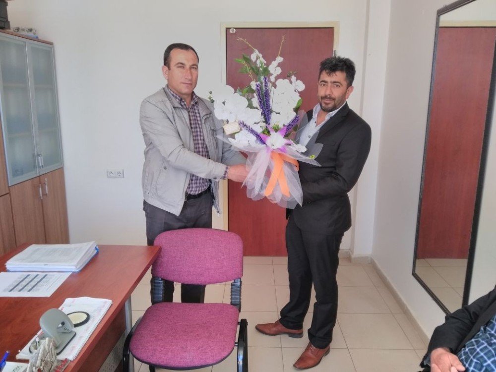 Akyad’tan 60 Öğrenciye Çalışma Masası Ve Sandalye