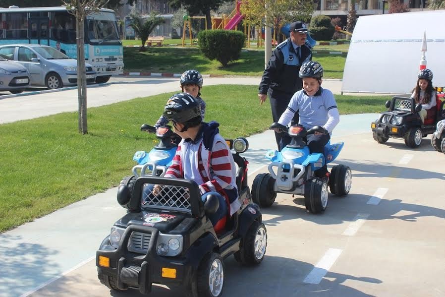 Çocukları Eğlendirirken Bilinçlendiren Proje