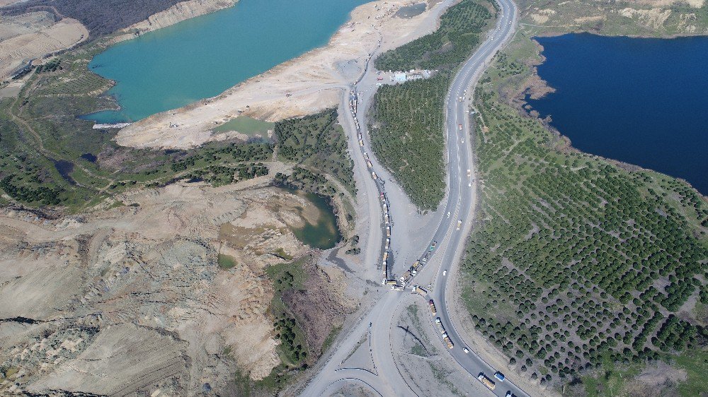 Kilometrelerce Hafriyat Kamyonu Kuyruğu Havadan Görüntüledi