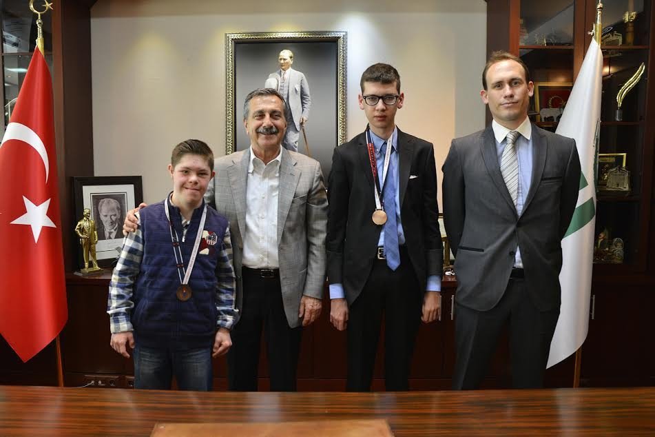 Başarılı Yüzücüler Başkan Ataç’ı Ziyaret Etti