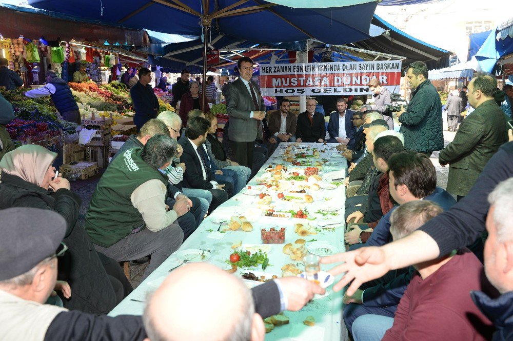 Dündar Pazarcılarla Kahvaltıda Buluştu