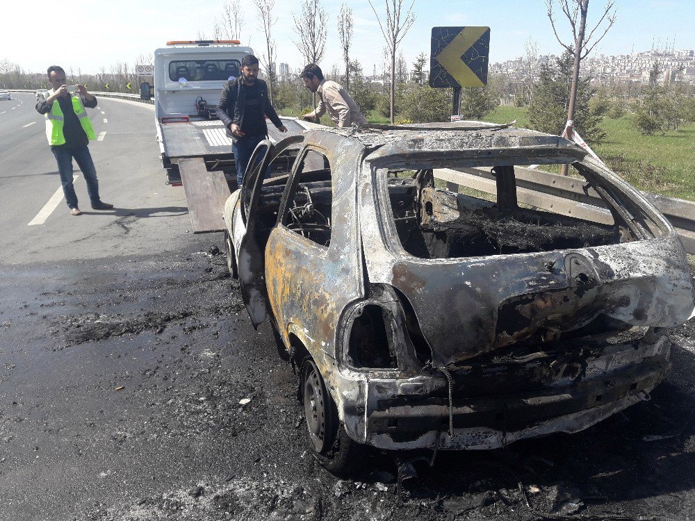 Seyir Halindeyken Alev Alan Otomobil Küle Döndü