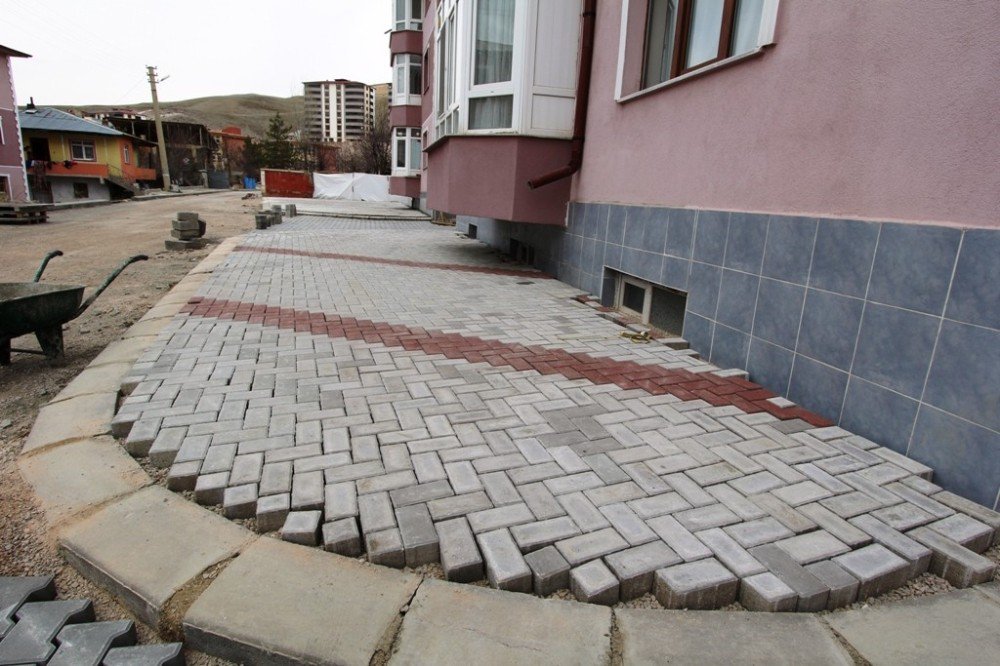 Bayburt’ta Asfalt Ve Kaldırım Çalışmaları Başladı