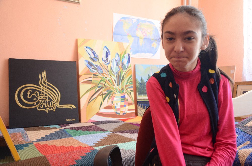 Bu Harika Resimleri Bedensel Engelli Tuğçe Yaptı