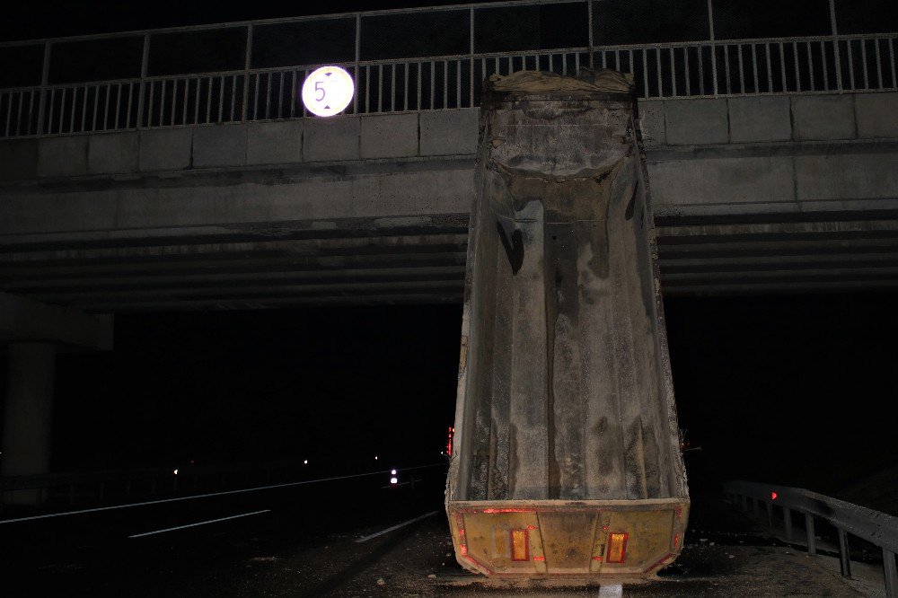 Üstgeçide Çarpan Damperi Açık Tır Faciasında 21 Yıl Hapis Talebi