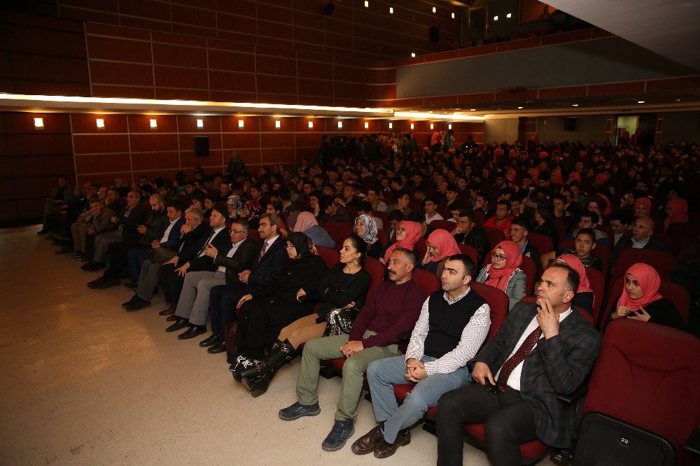 "Süper Güç Olmamızı Engellemeye Çalışıyorlar"