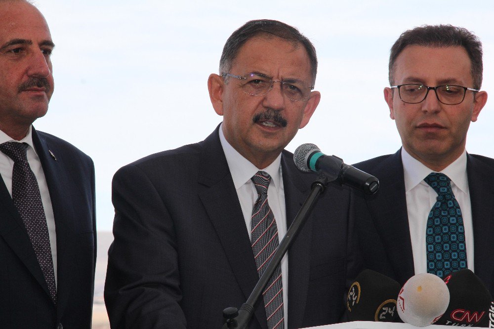 Bakan Özhaseki: "İnsan Hayatı Üzerinden Hesap Olmaz, 250 Şehidimiz Var"