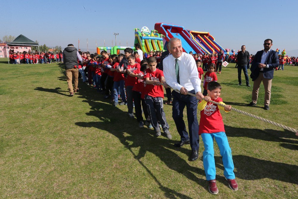 Denizli’de Çocuk Şenliği Çal’a Taşındı