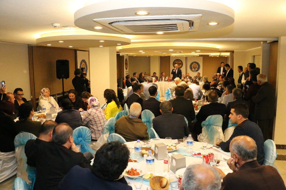 Bakan Çavuşoğlu, Esnaf Ve Sanatkarlarla Buluştu