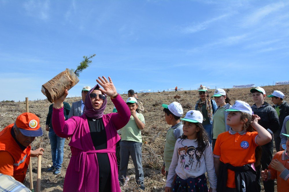 Korkuteli İlçesinde Bin 200 Fidanı Toprakla Buluştu